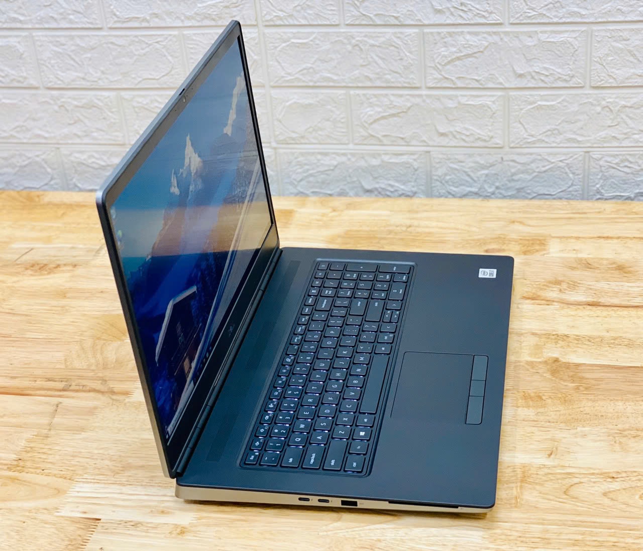 Dell Precision 7740/ i7-9850H /32GB/512GB/RTX 3000